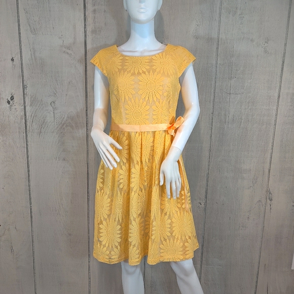 Established 1962 Yellow Flower Lace Dress Size 8